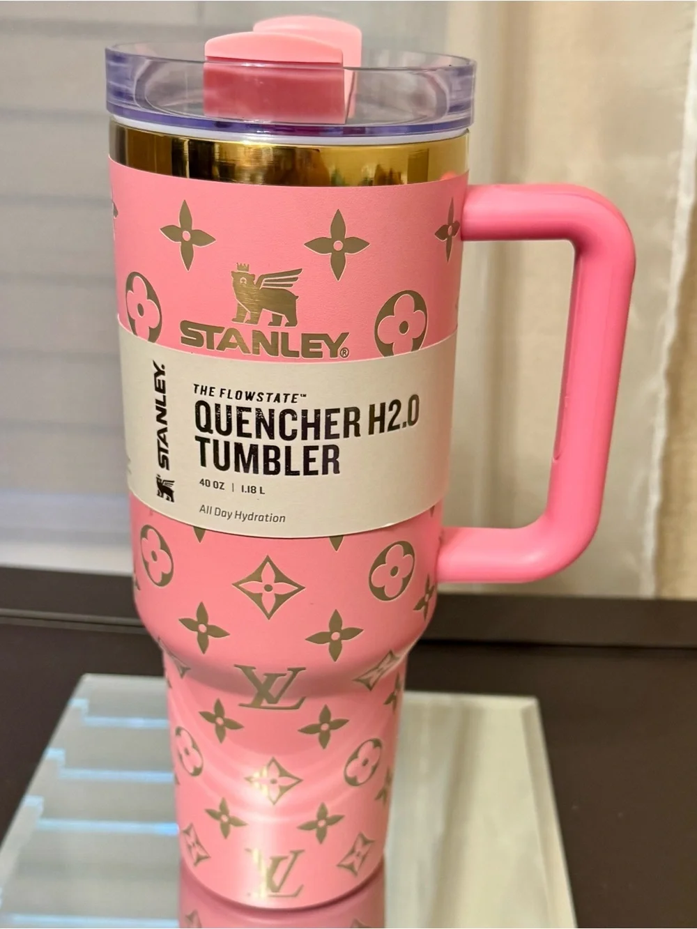 New Stanley Pink and Gold Quencher H2.0 Tumbler with Handle - Picture 7 of 9
